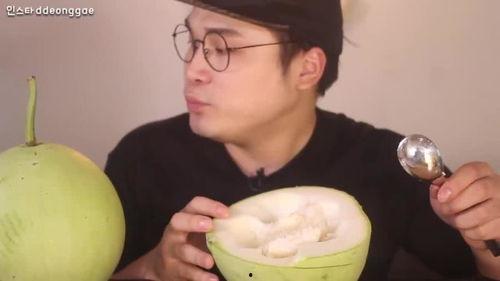 口播吃瓜的视频在线观看,一场视觉盛宴背后的故事 第1张 口播吃瓜的视频在线观看,一场视觉盛宴背后的故事 第1张