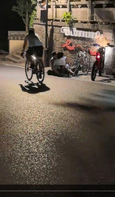 杭州骑行圈吃瓜原视频,揭秘吃瓜视频背后的真相与争议 第1张 杭州骑行圈吃瓜原视频,揭秘吃瓜视频背后的真相与争议 第1张