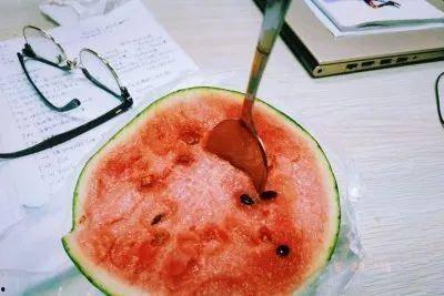 无锡南洋吃瓜事件视频,校园风波背后的真相揭晓  第1张