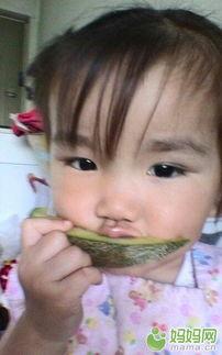 小孩儿吃哈密瓜视频,甜蜜瞬间萌翻网友 第2张 小孩儿吃哈密瓜视频,甜蜜瞬间萌翻网友 第2张