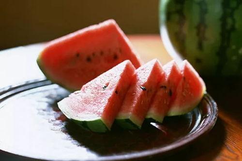 芽夏吃瓜的视频,夏日清凉美食分享 第2张 芽夏吃瓜的视频,夏日清凉美食分享 第2张