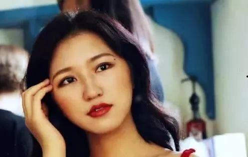 新人女演员和导演吃瓜视频,幕后故事曝光引热议  第2张