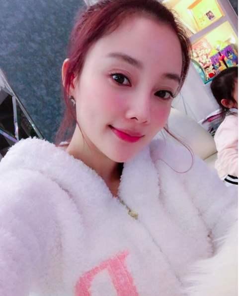 静观其变吃瓜的视频,吃瓜群众视角下的热门视频解析  第3张