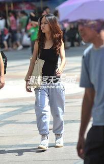 成都街拍吃瓜摆阵视频,趣味街拍视频引网友热议 第3张 成都街拍吃瓜摆阵视频,趣味街拍视频引网友热议 第3张